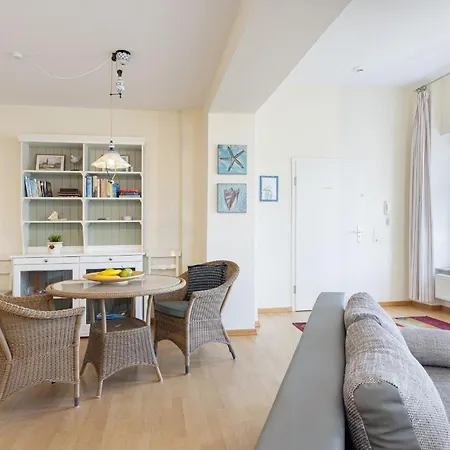 Hafen 13 Hafenblick 1 Laboe